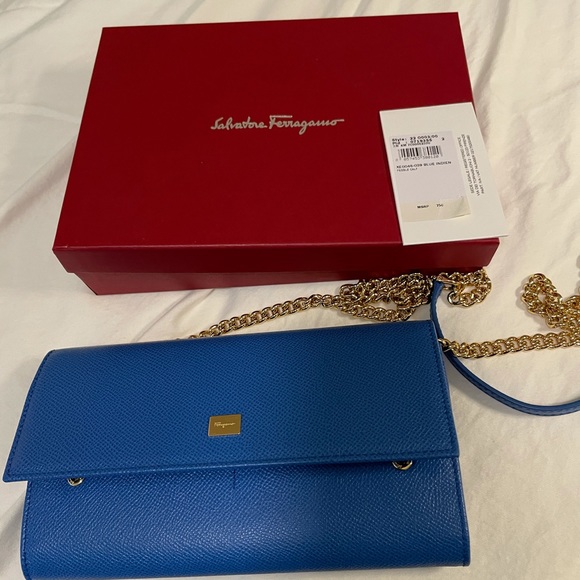 ♦️SOLD♦️Ferragamo wallet on chain authentic 100% - Picture 7 of 8